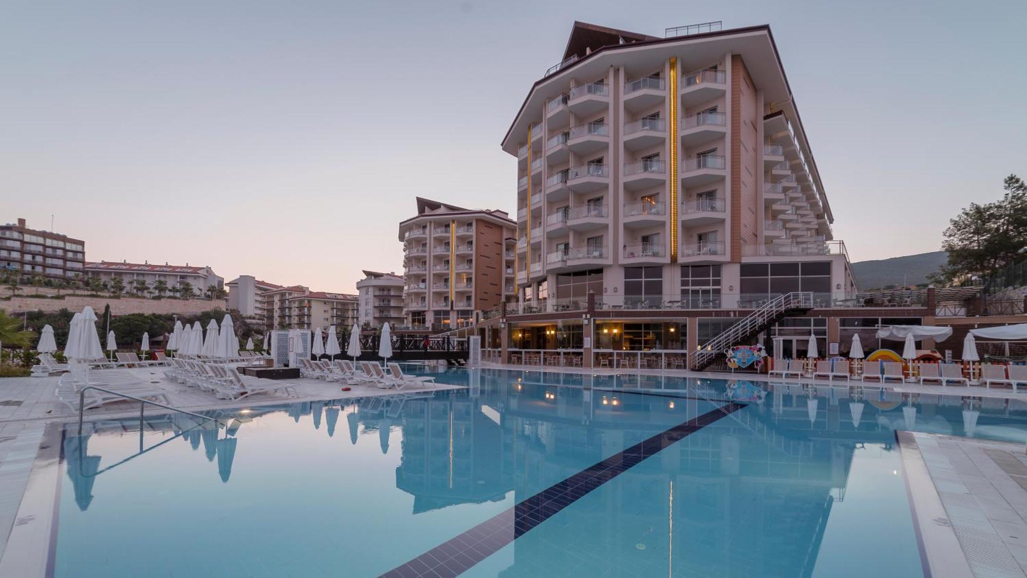 Ramada Resort Kusadasi & Golf Dış mekan fotoğraf